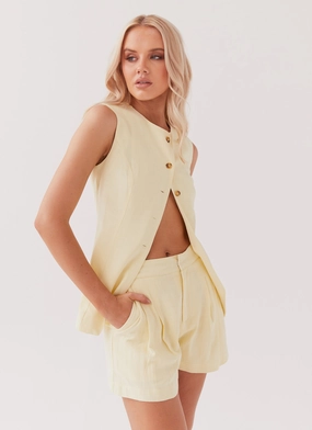 Born For Bordeaux Linen Shorts - Lemon Mesh Comfort