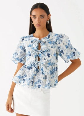 AdjustableHem AntiStatic Weave Western Wind Tie Top - Serene Sky Floral