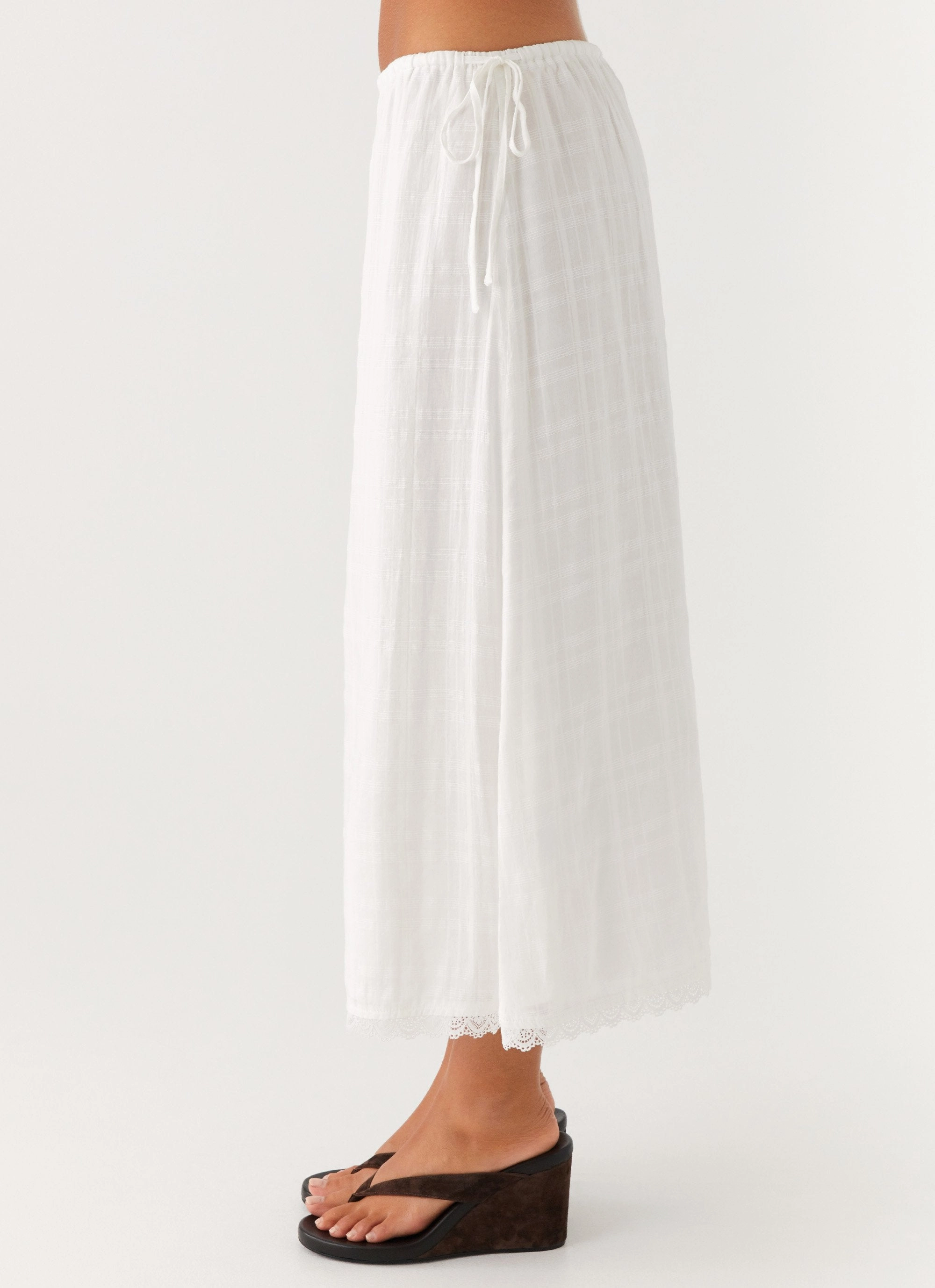 Quick drying material ThermalRegulation Sweet Lullaby Midi Skirt - White