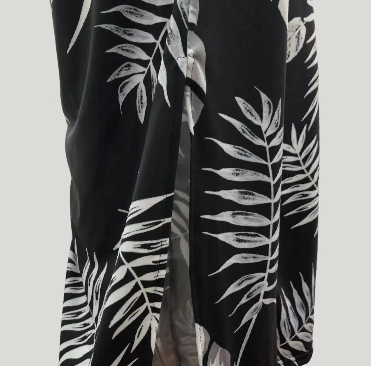 Women’s Tropical Style Leaf Print Halter SleevelessWide-Leg Jumpsuit